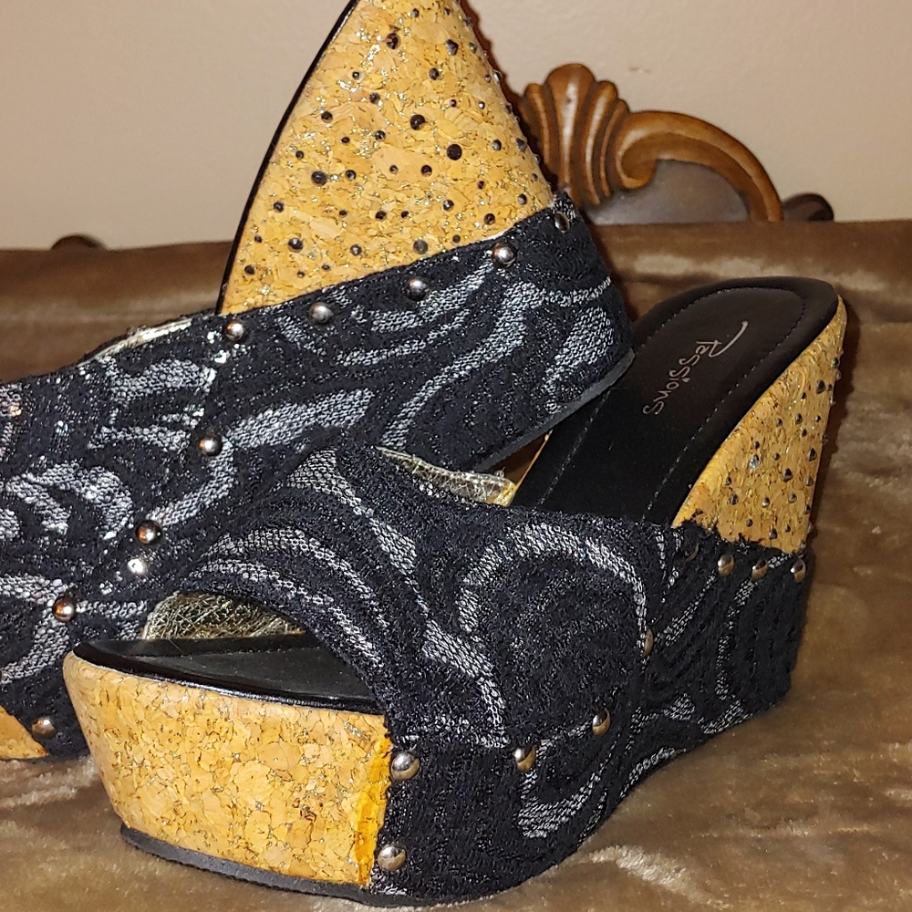 Women's Wedge Sandals - Picture 6 of 7